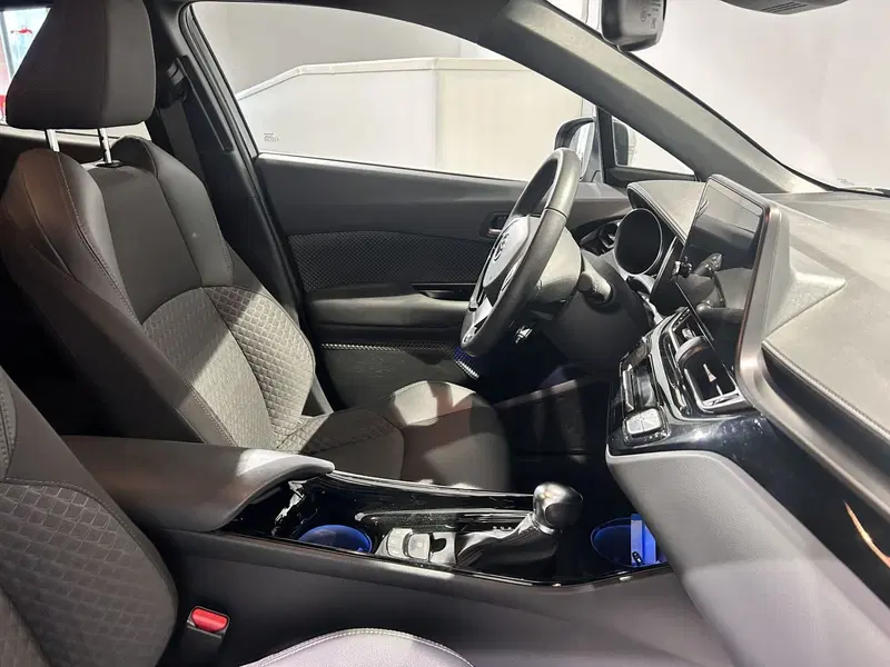 Toyota Toyota C-HR usata a Milano (7)