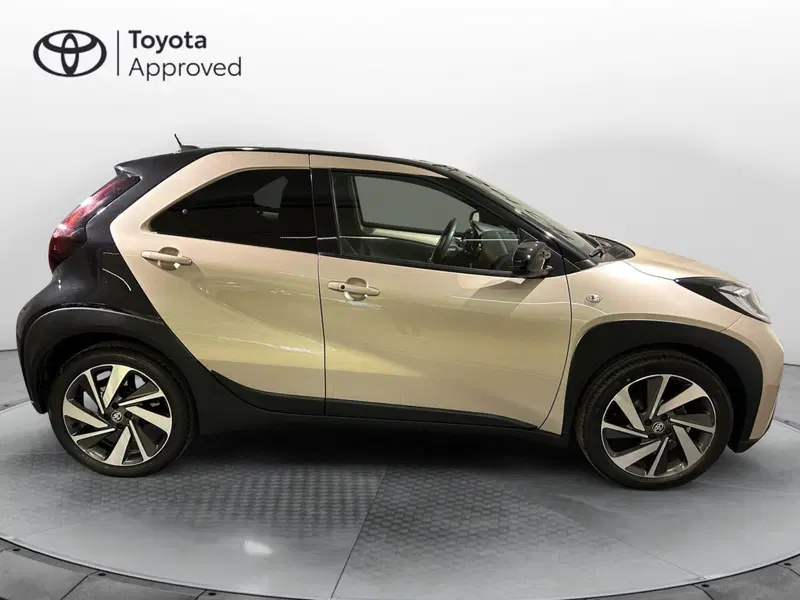 Toyota Aygo X usata a Milano (11)