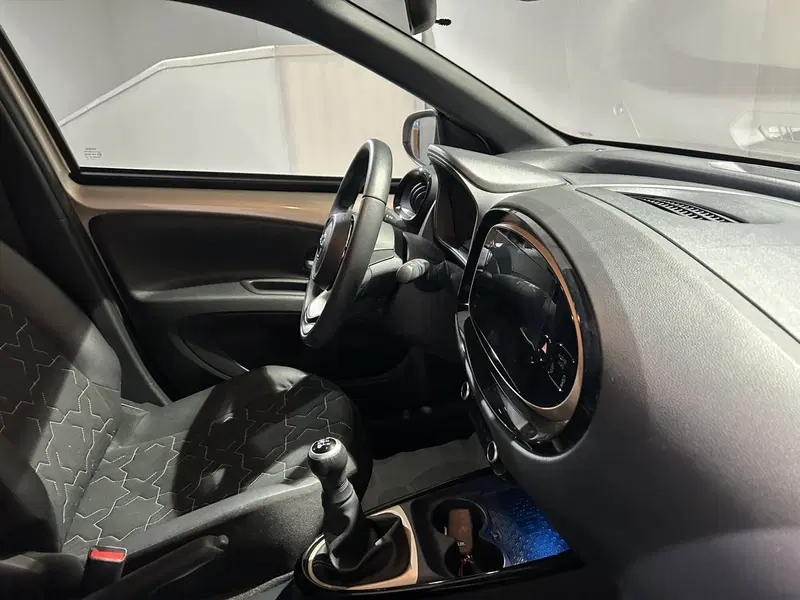 Toyota Aygo X usata a Milano (6)