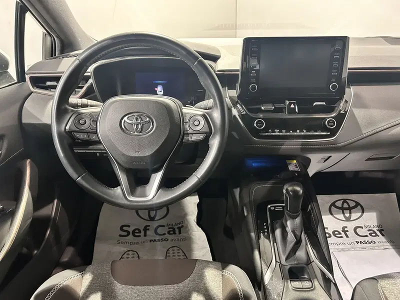 Toyota Corolla Touring Sports usata a Milano (10)