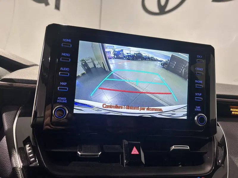 Toyota Corolla Touring Sports usata a Milano (11)