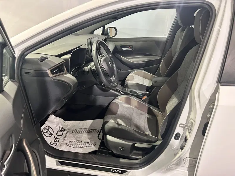 Toyota Corolla Touring Sports usata a Milano (12)
