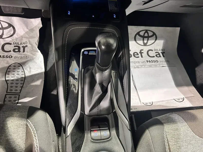 Toyota Corolla Touring Sports usata a Milano (15)