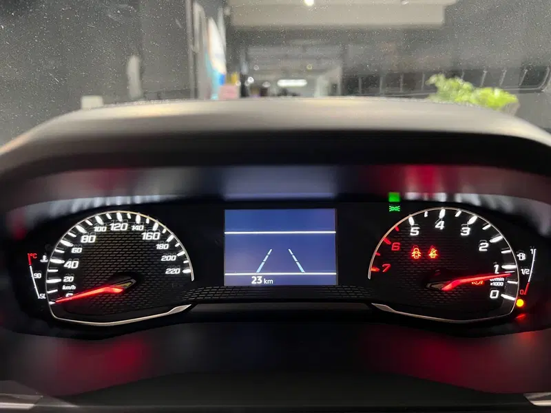 Peugeot 208 nuova a Bari (20)