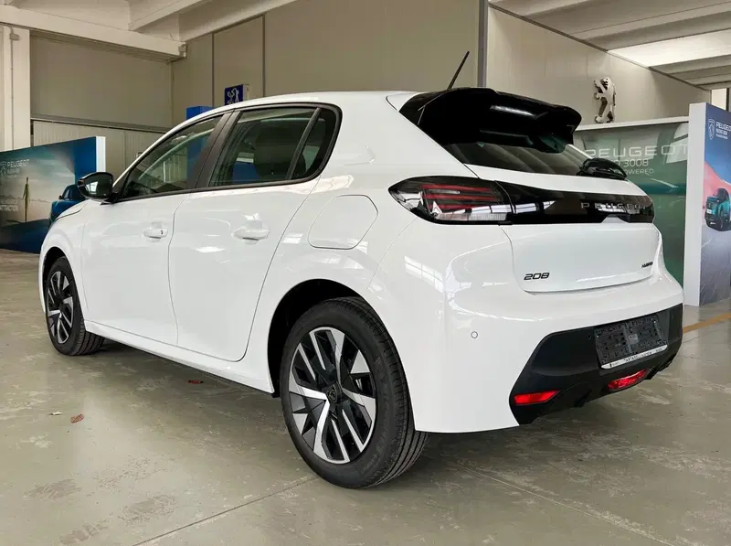 Peugeot 208 nuova a Bari (5)