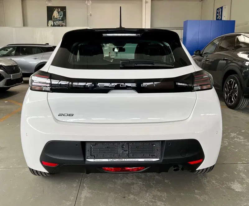 Peugeot 208 nuova a Bari (6)