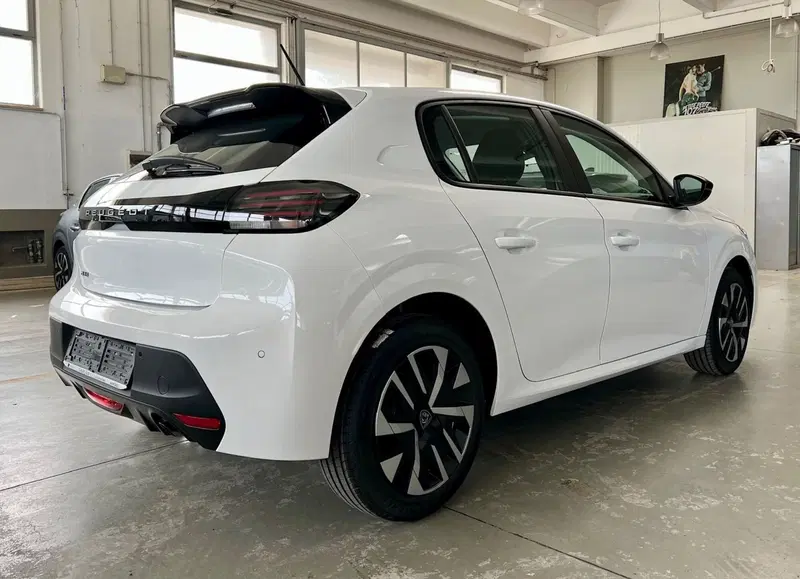 Peugeot 208 nuova a Bari (7)