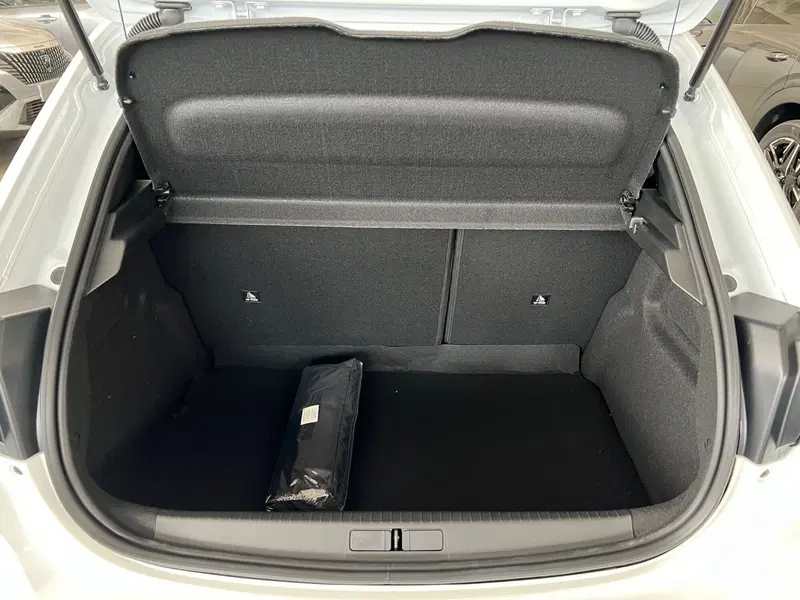 Peugeot 208 nuova a Bari (8)