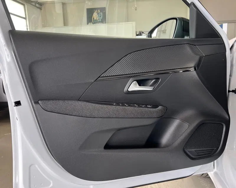 Peugeot 208 nuova a Bari (9)