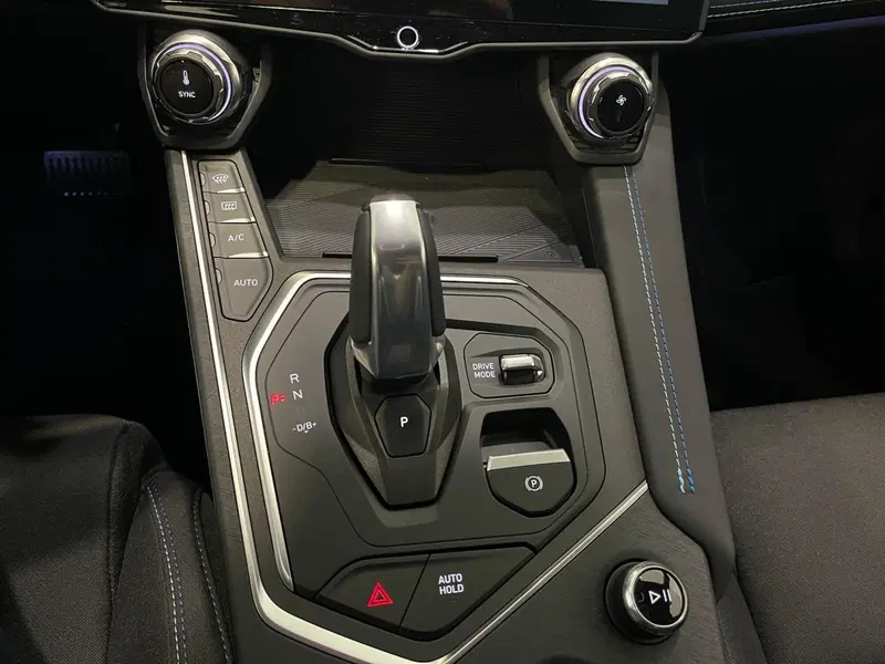Lynk & Co 01 usata a Como (19)