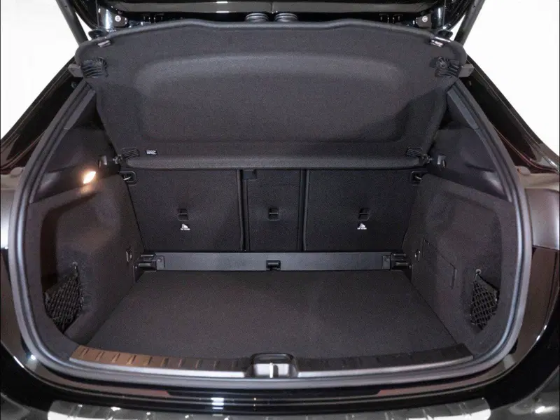Mercedes-Benz GLA SUV nuova a Macerata (10)