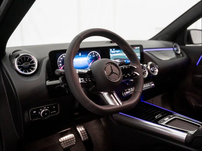 Mercedes-Benz GLA SUV nuova a Macerata (12)