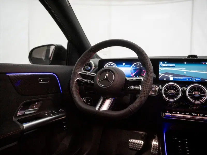 Mercedes-Benz GLA SUV nuova a Macerata (15)
