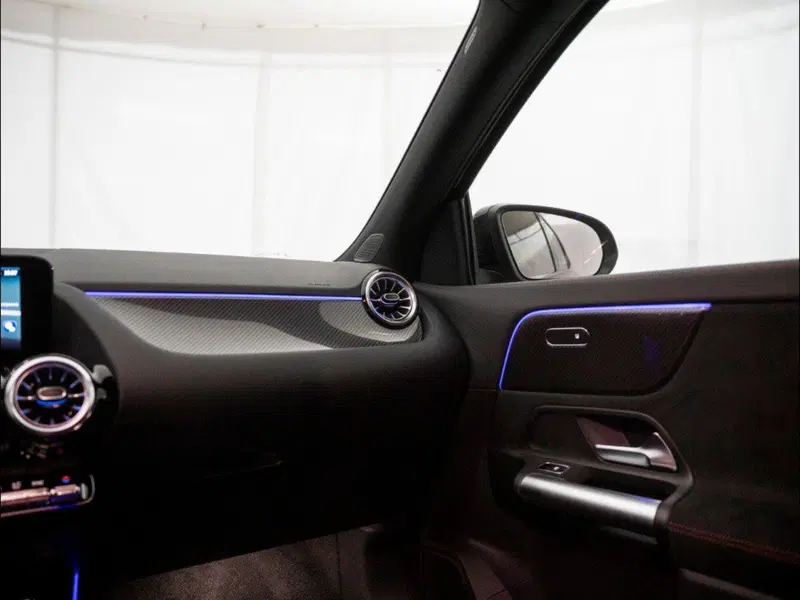 Mercedes-Benz GLA SUV nuova a Macerata (16)