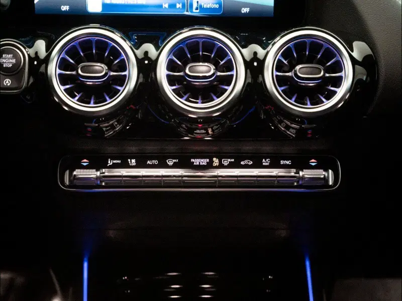 Mercedes-Benz GLA SUV nuova a Macerata (17)