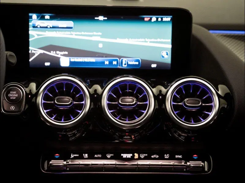 Mercedes-Benz GLA SUV nuova a Macerata (18)