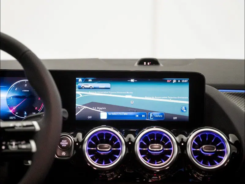 Mercedes-Benz GLA SUV nuova a Macerata (19)