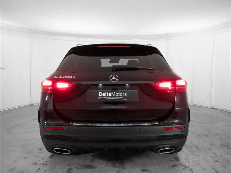 Mercedes-Benz GLA SUV nuova a Macerata (2)