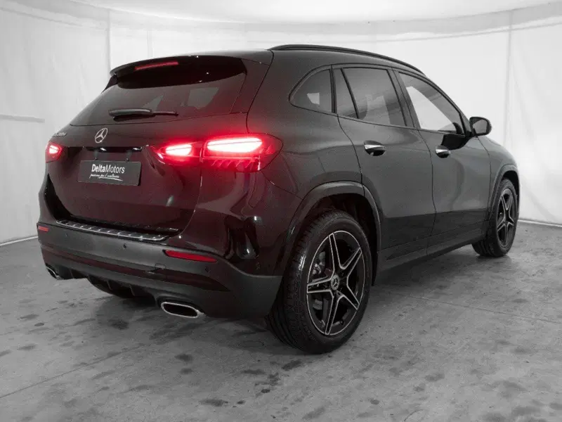 Mercedes-Benz GLA SUV nuova a Macerata (3)