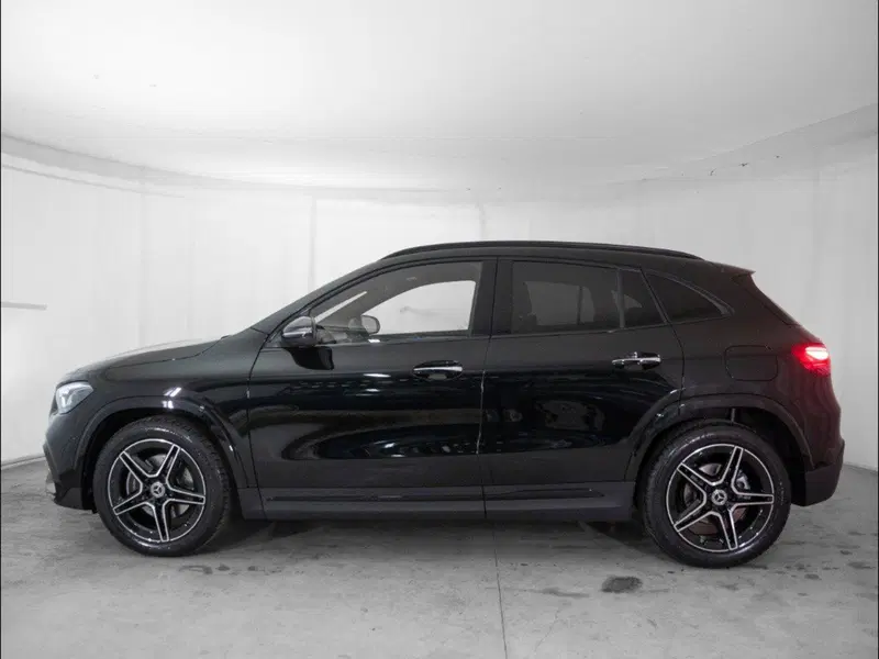 Mercedes-Benz GLA SUV nuova a Macerata (4)