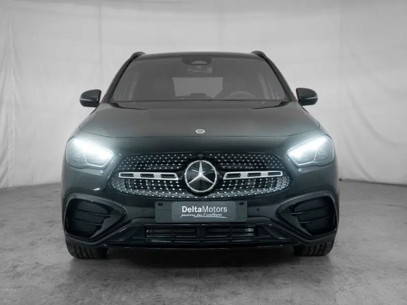 Mercedes-Benz GLA SUV nuova a Macerata (5)