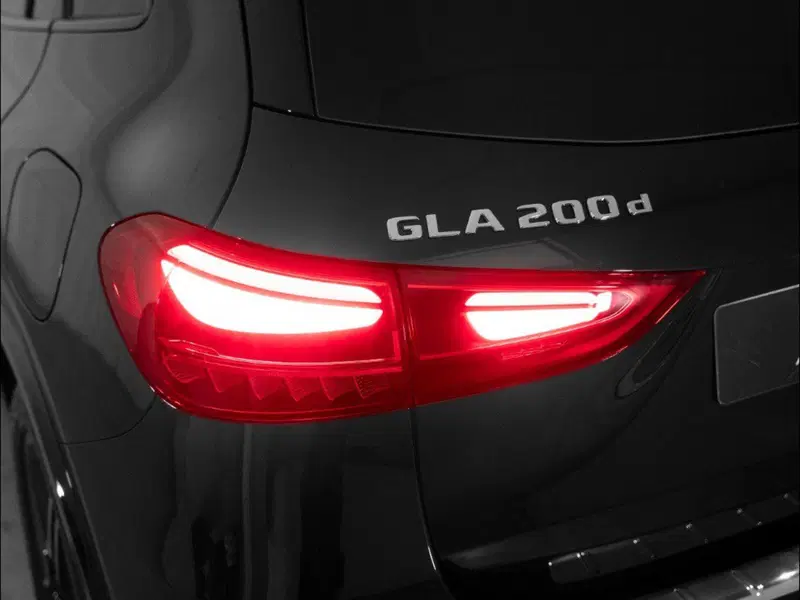 Mercedes-Benz GLA SUV nuova a Macerata (8)