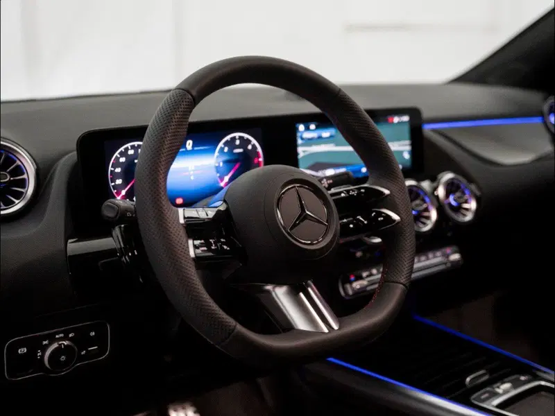 Mercedes-Benz GLA SUV nuova a Macerata (13)