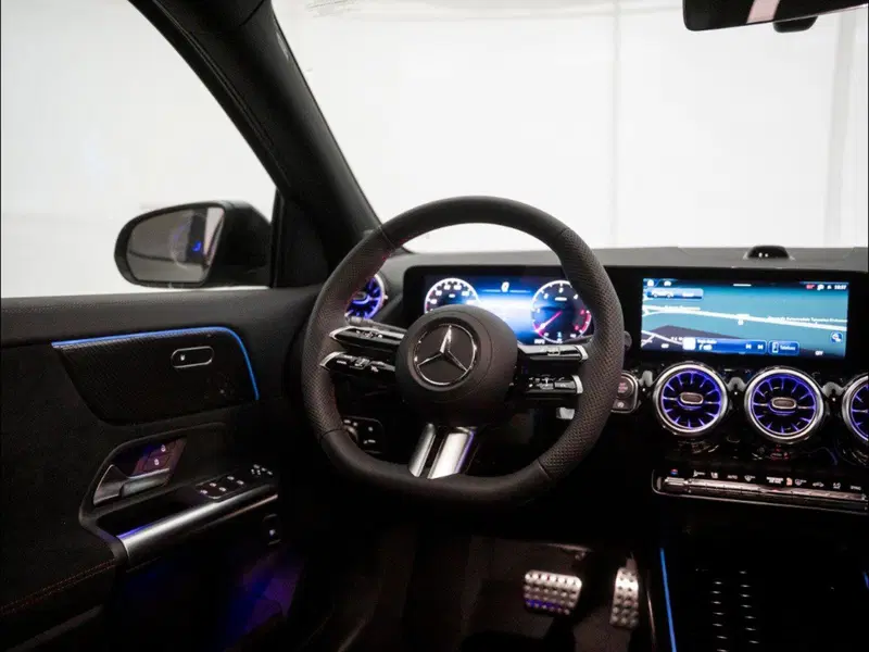 Mercedes-Benz GLA SUV nuova a Macerata (17)