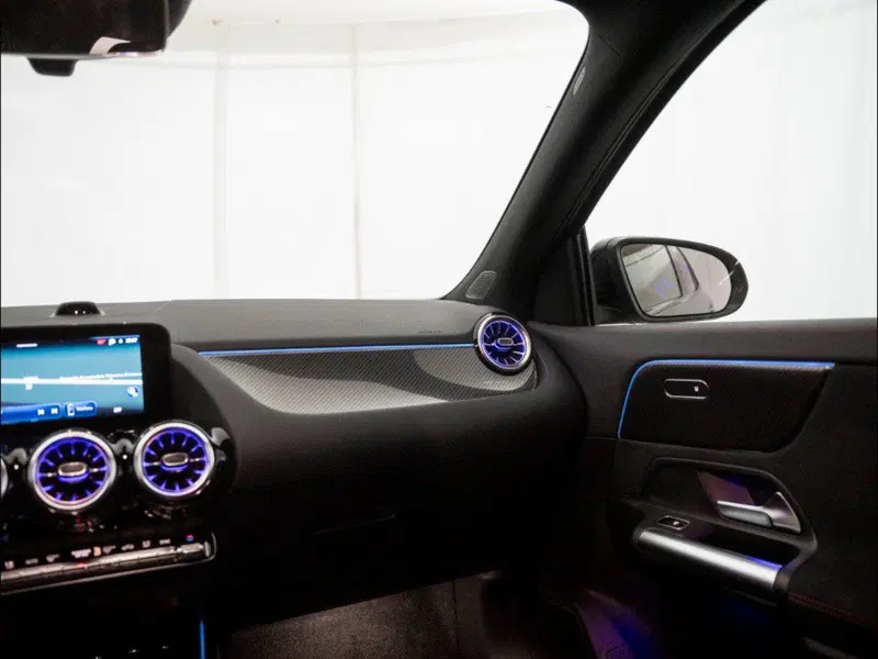 Mercedes-Benz GLA SUV nuova a Macerata (18)