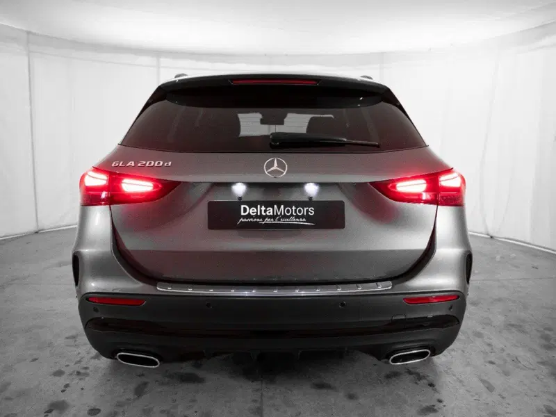 Mercedes-Benz GLA SUV nuova a Macerata (2)
