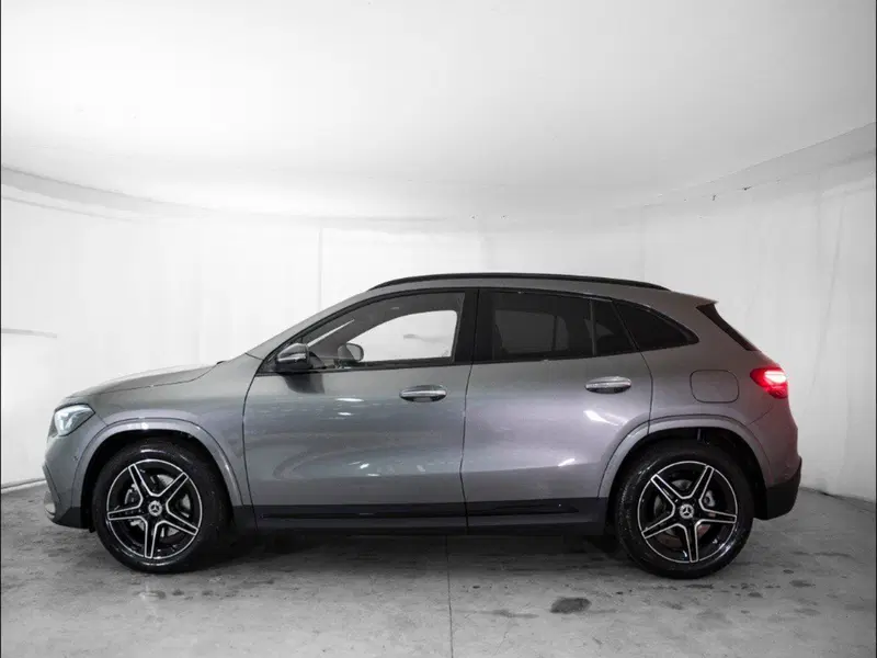 Mercedes-Benz GLA SUV nuova a Macerata (4)