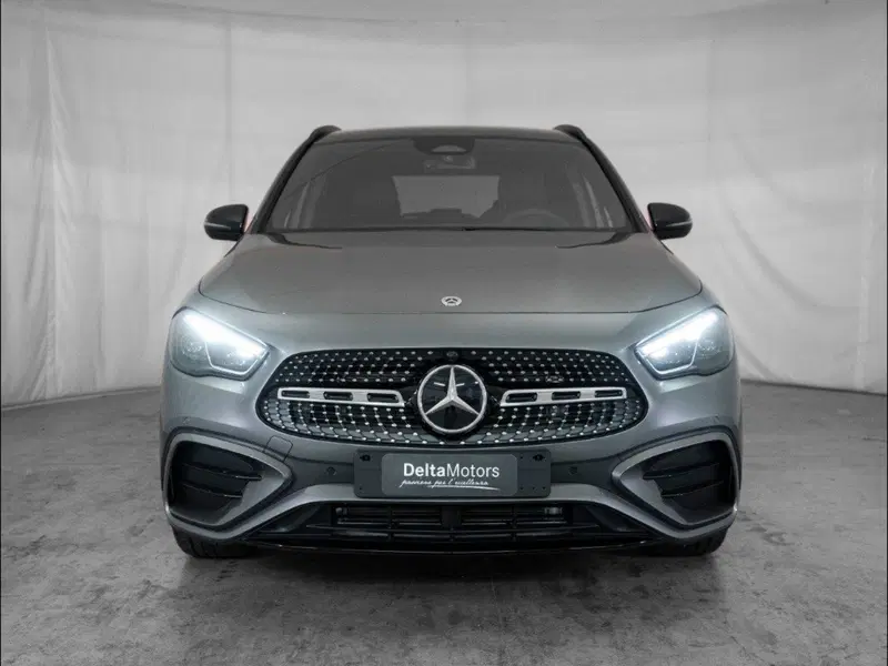 Mercedes-Benz GLA SUV nuova a Macerata (5)