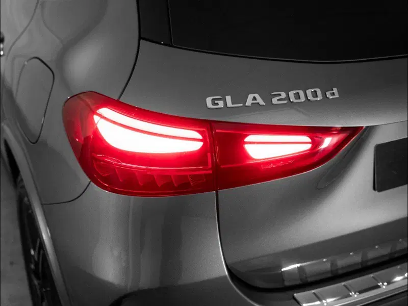 Mercedes-Benz GLA SUV nuova a Macerata (8)