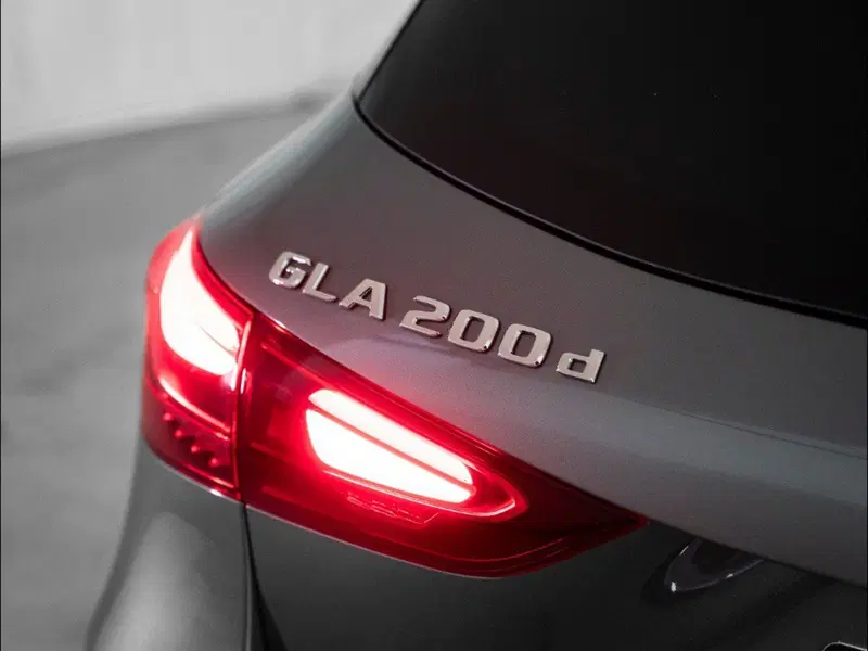 Mercedes-Benz GLA SUV nuova a Macerata (9)