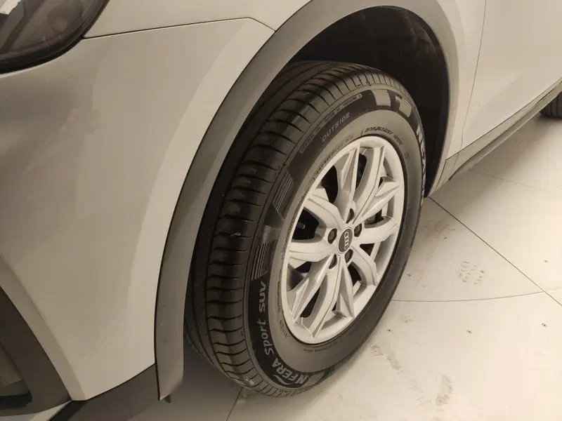 Audi Q4 Sportback usata a Avellino (10)