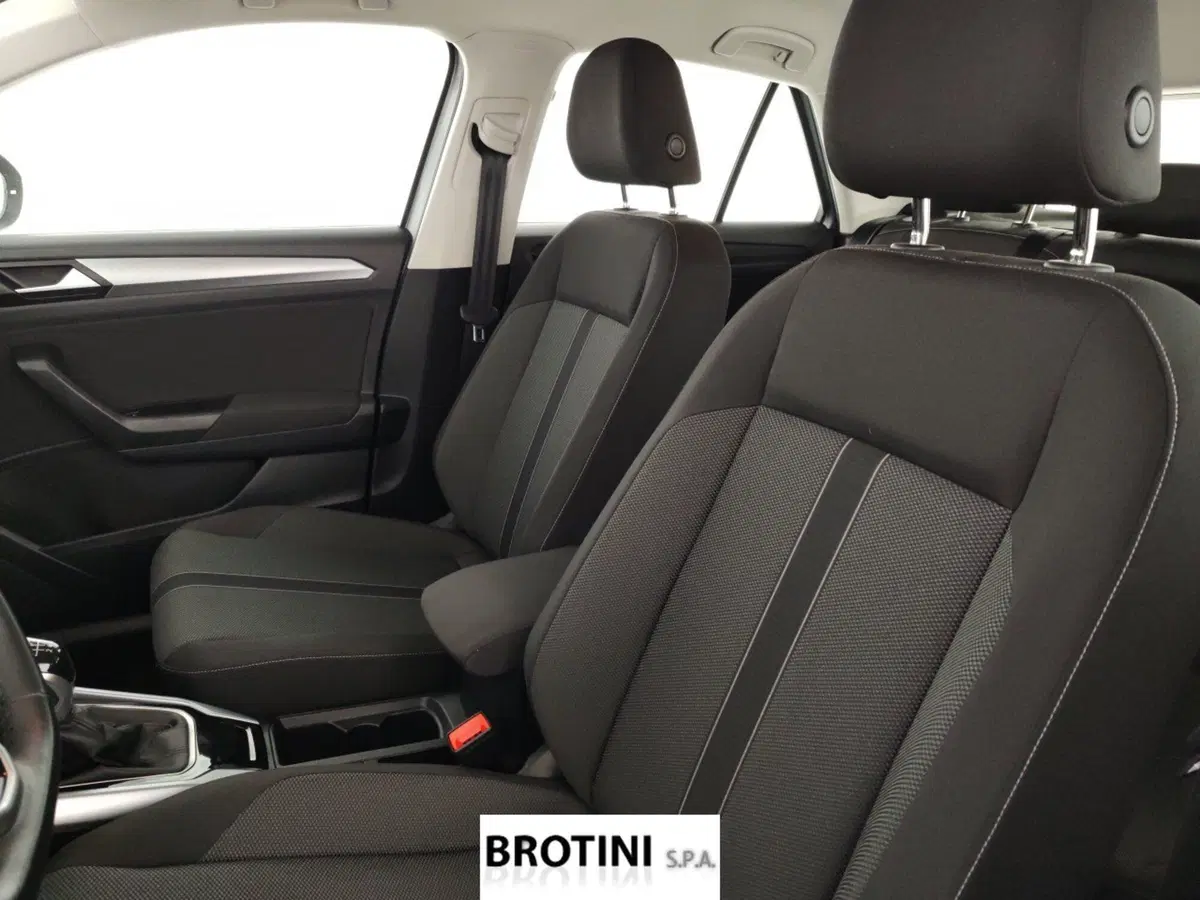 Volkswagen T-Roc usata a Massa-Carrara (9)