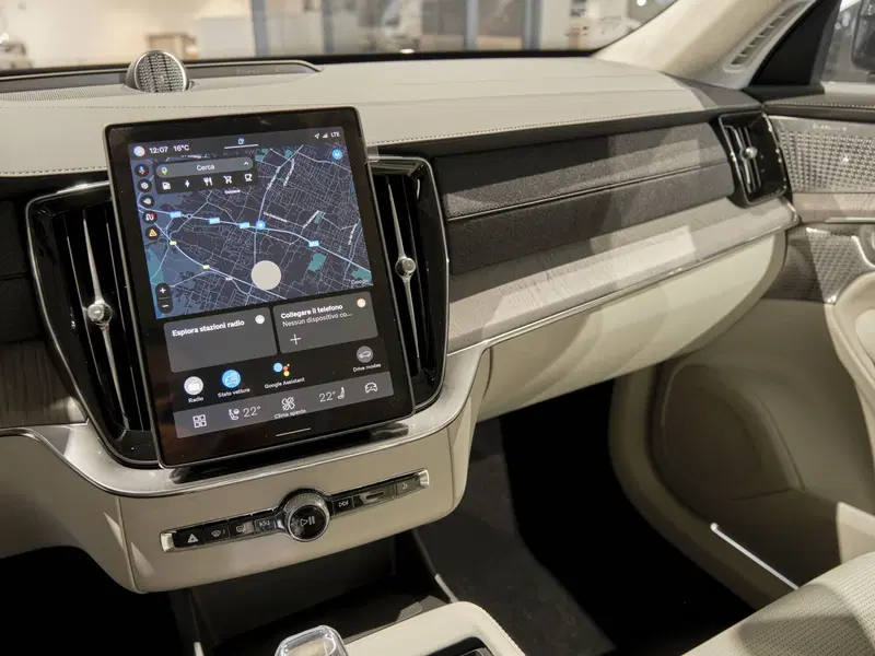 Volvo XC90 nuova a Prato (11)