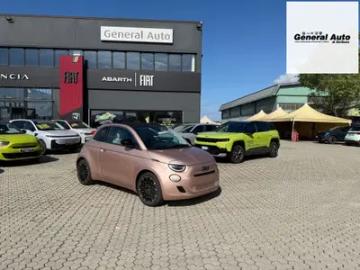 Fiat 500 1.0 hybrid La Prima nuova a Viareggio