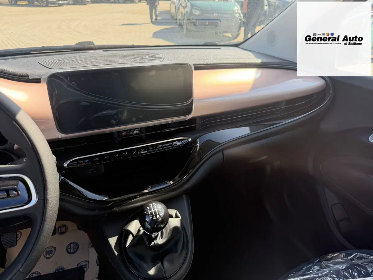 Fiat 500 nuova a Lucca (13)