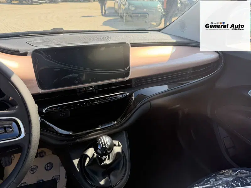Fiat 500 nuova a Lucca (13)