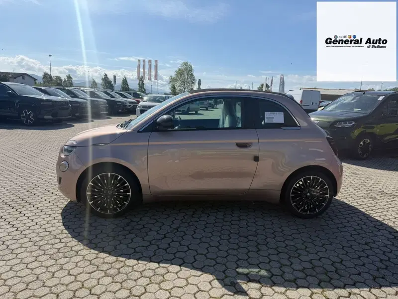 Fiat 500 nuova a Lucca (4)