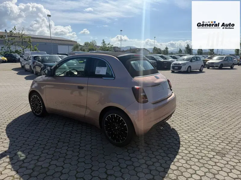 Fiat 500 nuova a Lucca (5)