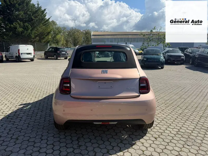 Fiat 500 nuova a Lucca (6)