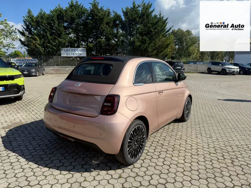 Fiat 500 nuova a Lucca (7)