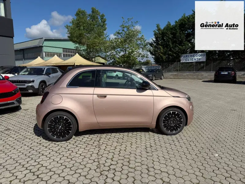 Fiat 500 nuova a Lucca (8)