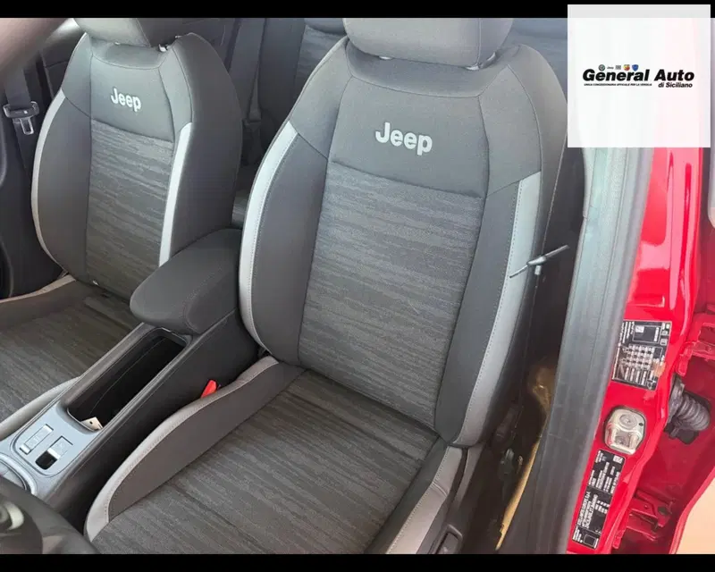 Jeep Avenger nuova a Lucca (12)