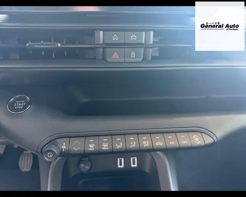 Jeep Avenger nuova a Lucca (16)
