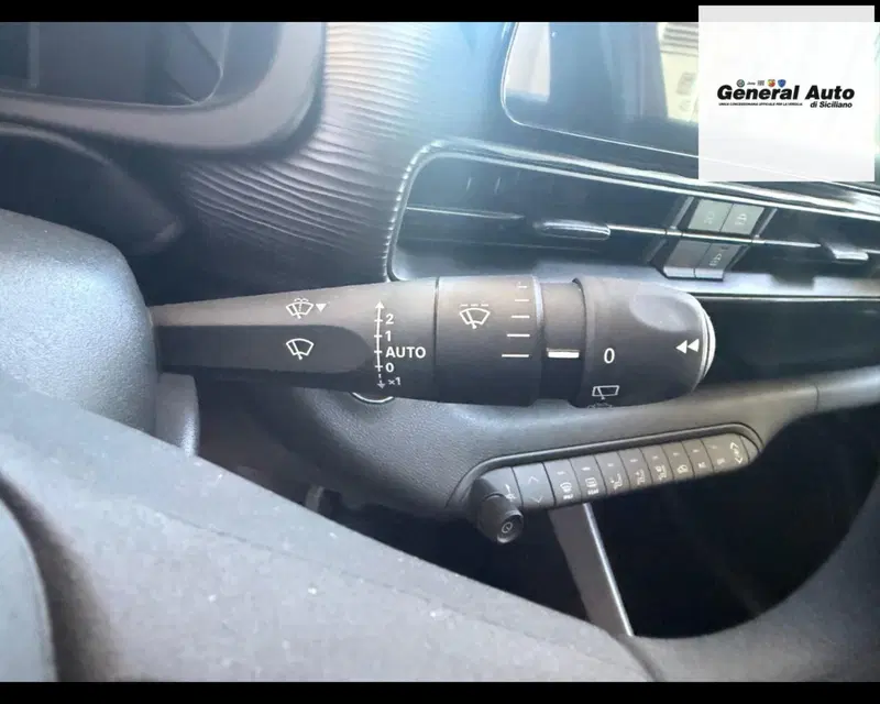 Jeep Avenger nuova a Lucca (17)