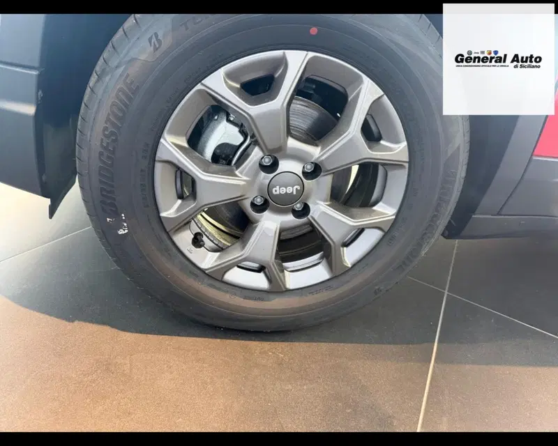 Jeep Avenger nuova a Lucca (9)