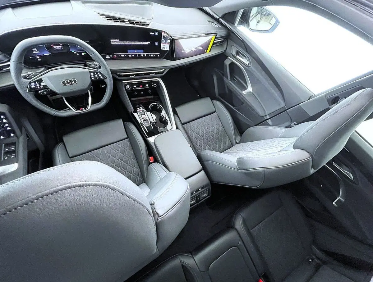 Audi Q4 Sportback nuova a Perugia (7)